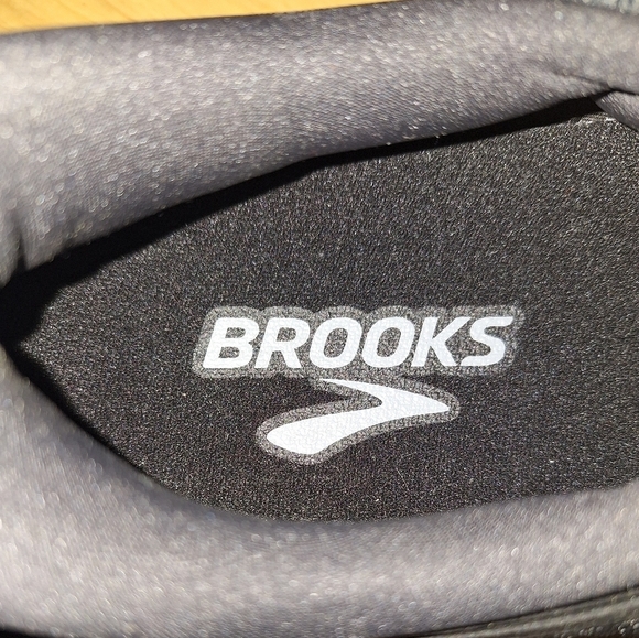 Brooks Revel 7 Men\'s Black Running Shoes In A Size 12.5D. New With A Flaw